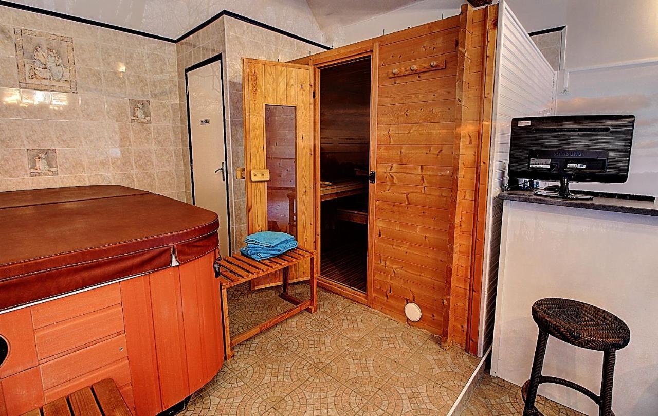Gite De La Courtaudiere Le Petit-Pressigny Exteriör bild