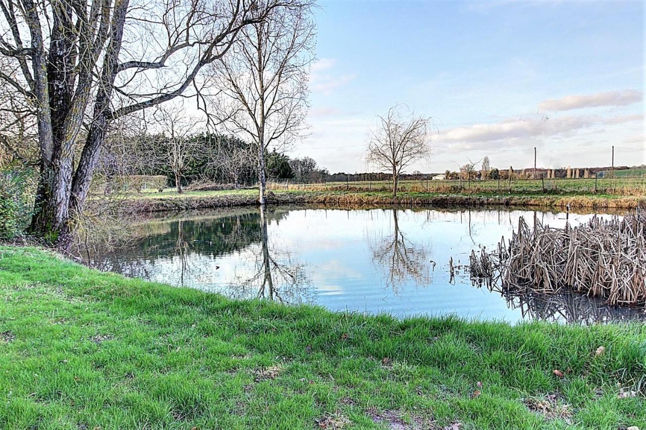 Gite De La Courtaudiere Le Petit-Pressigny Exteriör bild